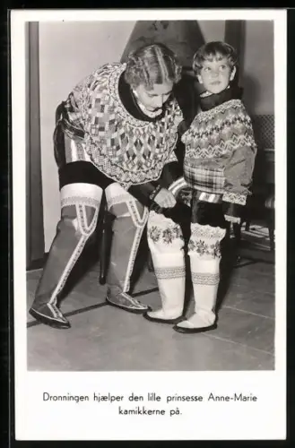 AK Die Königin von Dänemark hilft der Prinzessin Anne-Marie von Dänemark