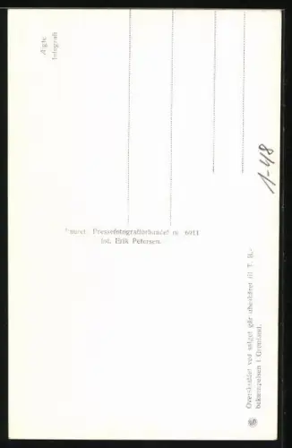 AK Die Königin von Dänemark hilft der Prinzessin Anne-Marie von Dänemark