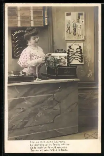 AK Frau am Verkaufstresen in einem Tabaksgeschäft