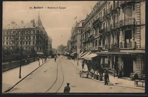 AK Belfort, Boulevard Carnot avec bâtiments et passants