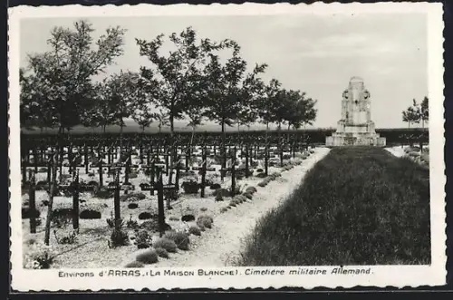 AK Arras, La Maison Blanche, Cimetière militaire Allemand, Stecknadelspur re. unten