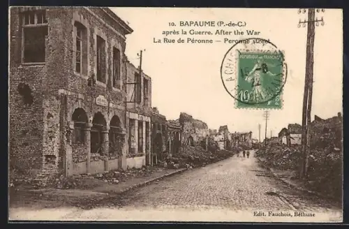 AK Bapaume /P.-de-C., La Rue de Péronne après la Guerre