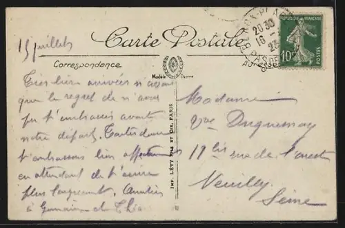 AK Berck-Plage, Rue de la Mer avec passants et architecture typique