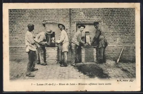 AK Lens /P.-de-C., Mines de Lens, Mineurs affilant leurs outils