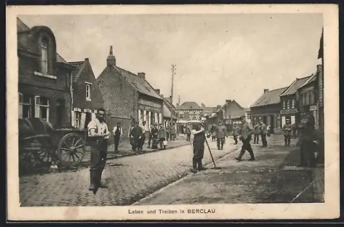 AK Berclau, Scène animée de la rue principale avec passants et charrette