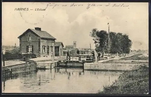AK Harnes, L`Écluse et les environs avec bâtiments et arbres