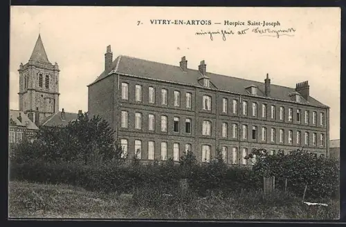 AK Vitry-en-Artois, Hospice Saint-Joseph avec église en arrière-plan