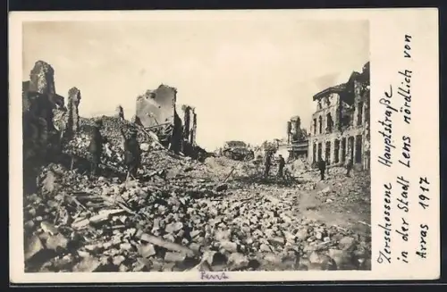 Foto-AK Lens, Zerschossene Hauptstrasse in der Stadt nördlich von Arras 1917