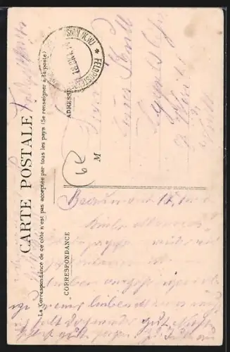 AK Bapaume, École Publique de Filles avec des élèves devant l`entrée