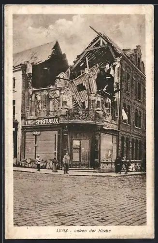 AK Lens, Neben der Kirche, bâtiment endommagé avec commerce de vins et spiritueux