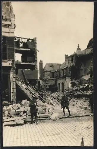 Foto-AK Bapaume, Ruines de la ville pendant la bataille de la Somme 1916