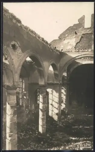 AK Monchy, Intérieur de l`église en ruines