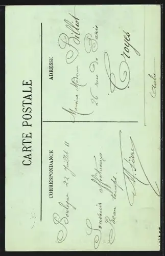 AK Boulogne-sur-Mer, La Rue Machicoulis avec escalier et facades en pierre