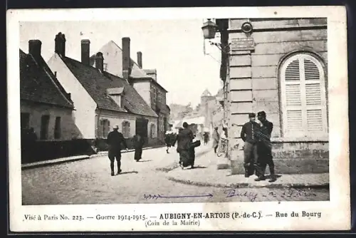 AK Aubigny-en-Artois /P.-de-C., Rue du Bourg, Coin de la Mairie