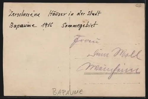 Foto-AK Bapaume, Maisons endommagées dans la ville après les combats