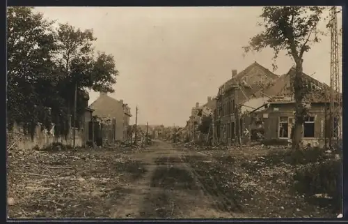 AK Lens, Rue dévastée après le conflit en 1917