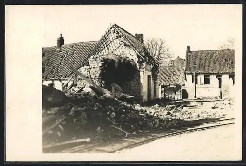 AK Thélus, Bâtiment en ruines après les bombardements
