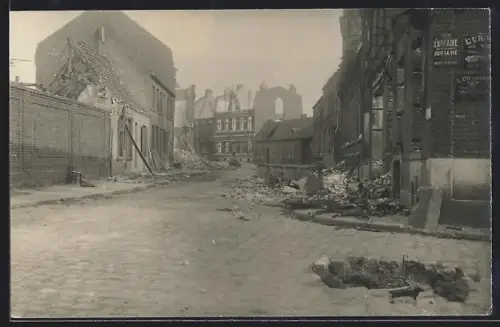 AK Henin-Liétard, Rue en ruines après les destructions de la guerre