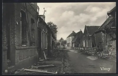 AK Vimy, Rue dévastée du village après les combats