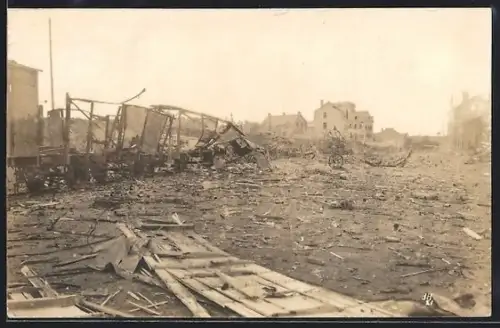 AK Henin-Lietard, Explosion d`un dépôt de munitions, vue des débris et dommages environnants