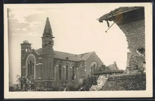 AK Saint-Pierre, Église endommagée après le bombardement