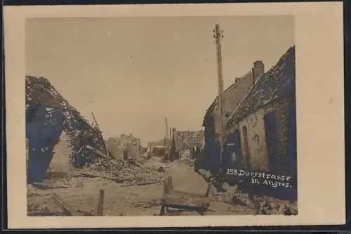 AK Angres /Pas-de-Calais, Rue du village en ruines après le conflit