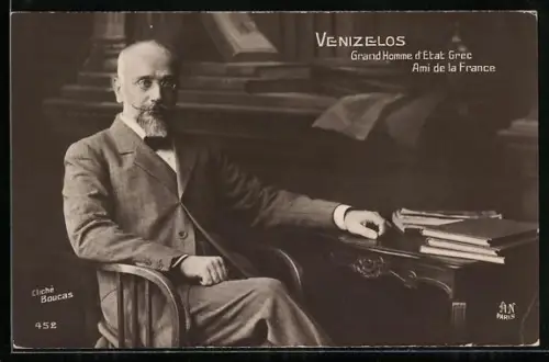 AK Venizelos an einem Tisch sitzend