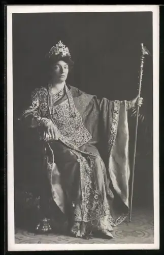 AK Fürstin Margarethe von Thurn & Taxis auf dem Thron