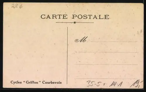 Künstler-AK Mann präsentiert Griffon Fahrräder vor Publikum