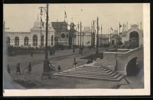 AK Hanoi, Gebäude auf dem Ausstellungs-Gelände 1902