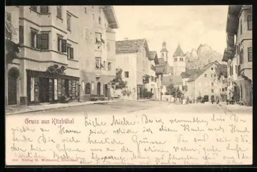 AK Kitzbühel, Strassenpartie mit Blick auf die Kirche