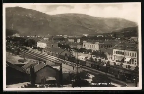 AK Mostar, Bahnhof mit Gleisanlagen und Güterzug