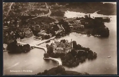AK Schwerin i. Mecklbg., Ortsansicht aus der Luft