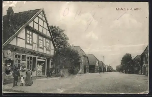 AK Ahlden a. d. Aller, Familie vor einem Fachwerkhaus