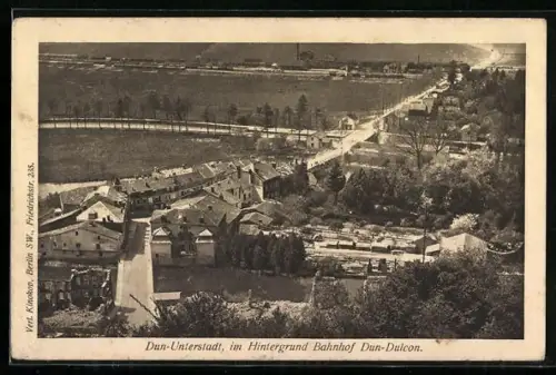 AK Dun, Vue de la ville basse avec la gare de Dun-Dulcon en arrière-plan