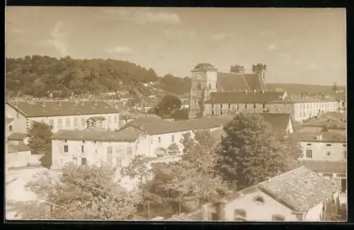 AK Saint-Mihiel, Vue sur l`église et les bâtiments environnants