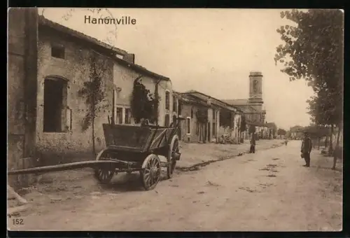 AK Hannonville, Rue principale avec charrette et clocher en arrière-plan