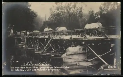 AK Stenay, Pont de la Meuse reconstruit après destruction par les Francais, avec charrettes traversant