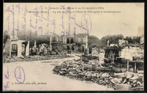 AK Revigny /Meuse, La rue de Vitry et l`Hôtel de Ville après le bombardement
