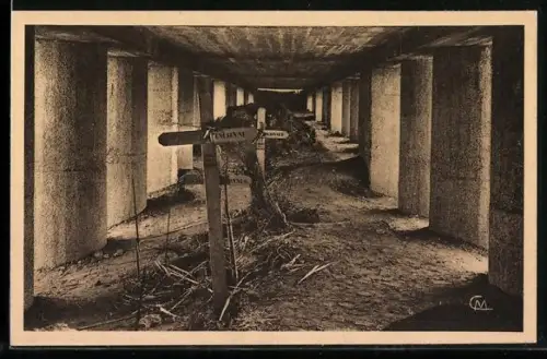 AK Douaumont, Monument de la Tranchée des Baïonnettes, Vue intérieure
