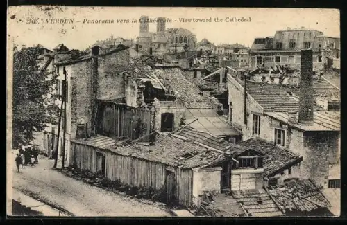 AK Verdun, Panorama vers la Cathédrale