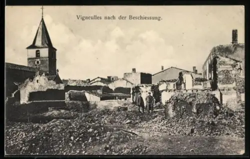 AK Vigneulles, Après le bombardement montrant des ruines et une église