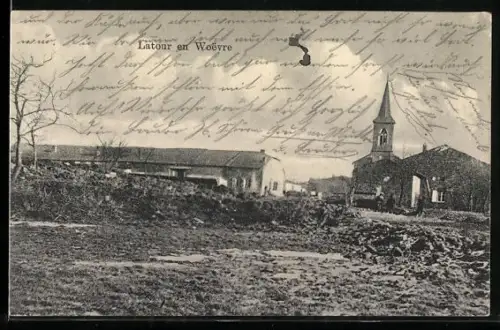 AK Latour en Woëvre, Vue de l`église et des bâtiments environnants en hiver