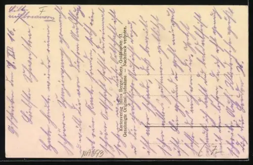 AK Hattonchâtel, Vue sur le village perché avec un observateur au premier plan