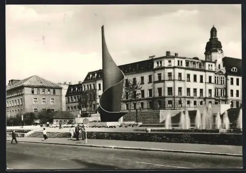 AK Halle /Saale, Fahnenmonument am Hansering Flamme der Revolution