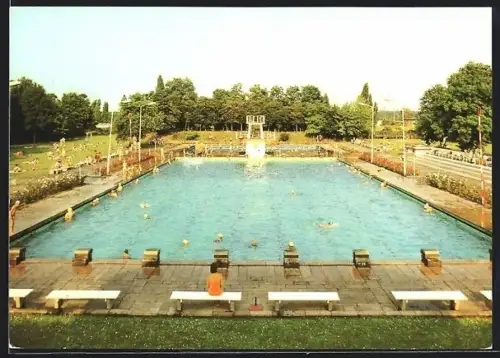 AK Wolfen /Kr. Bitterfeld, Totalansicht vom Schwimmbad