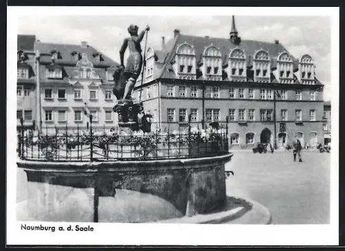 AK Naumburg a. d. Saale, Brunnen mit Passanten