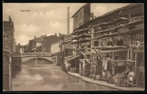 AK Verdun, Vue sur la rivière et les bâtiments industriels