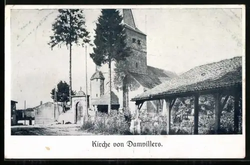 AK Damvillers, Église vue de l`extérieur avec arbres et bâtiments adjacents