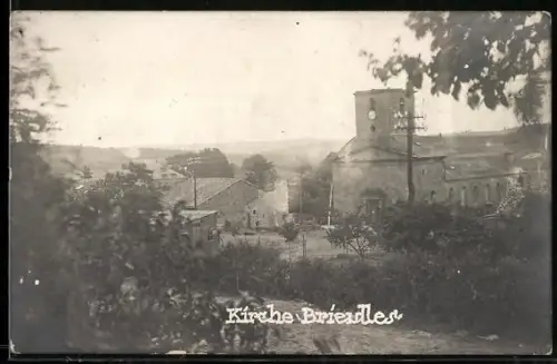 AK Brieulles-sur-Meuse, Église et paysage environnant